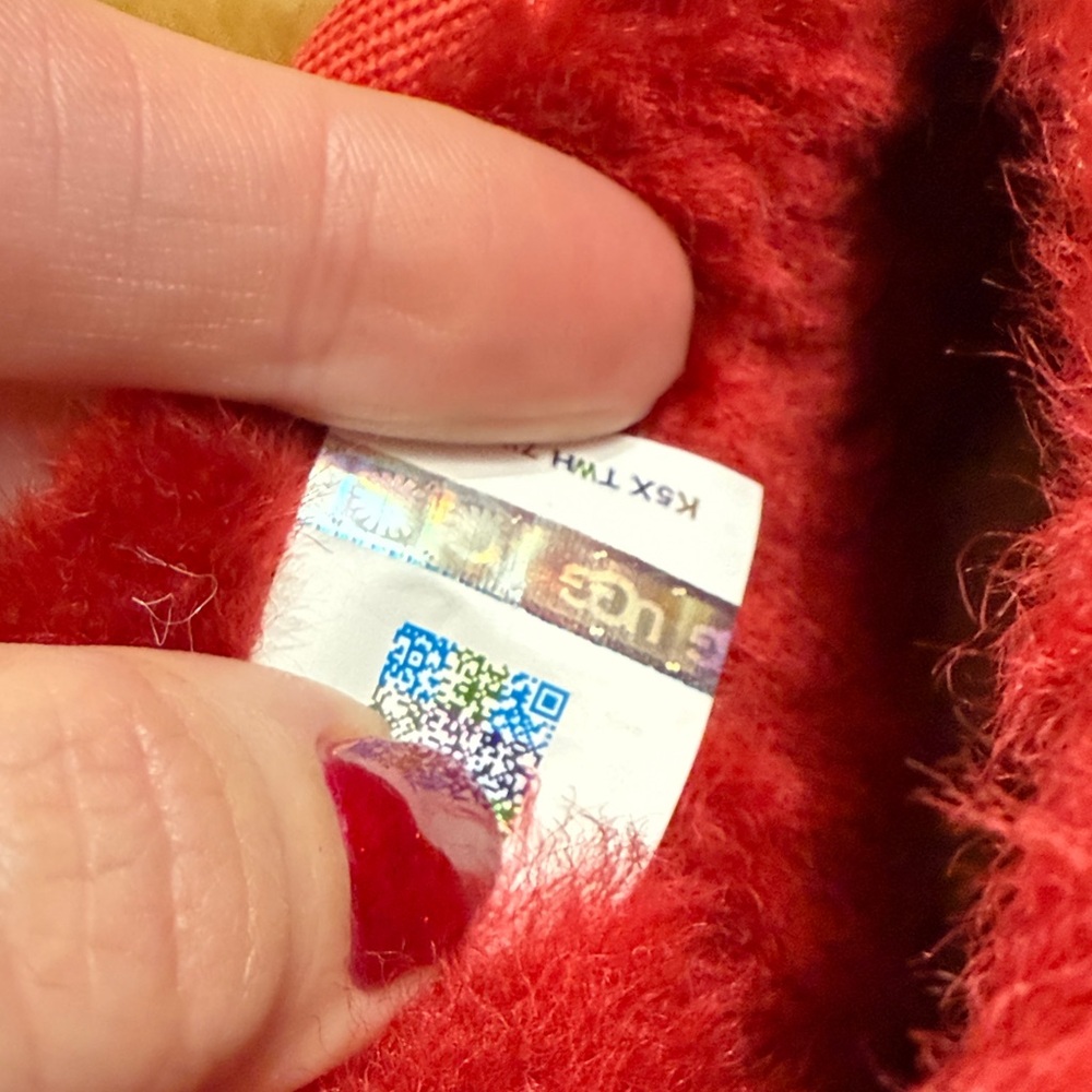 UGG Ultra mini in Ribbon Red new without tags - Picture 13 of 17